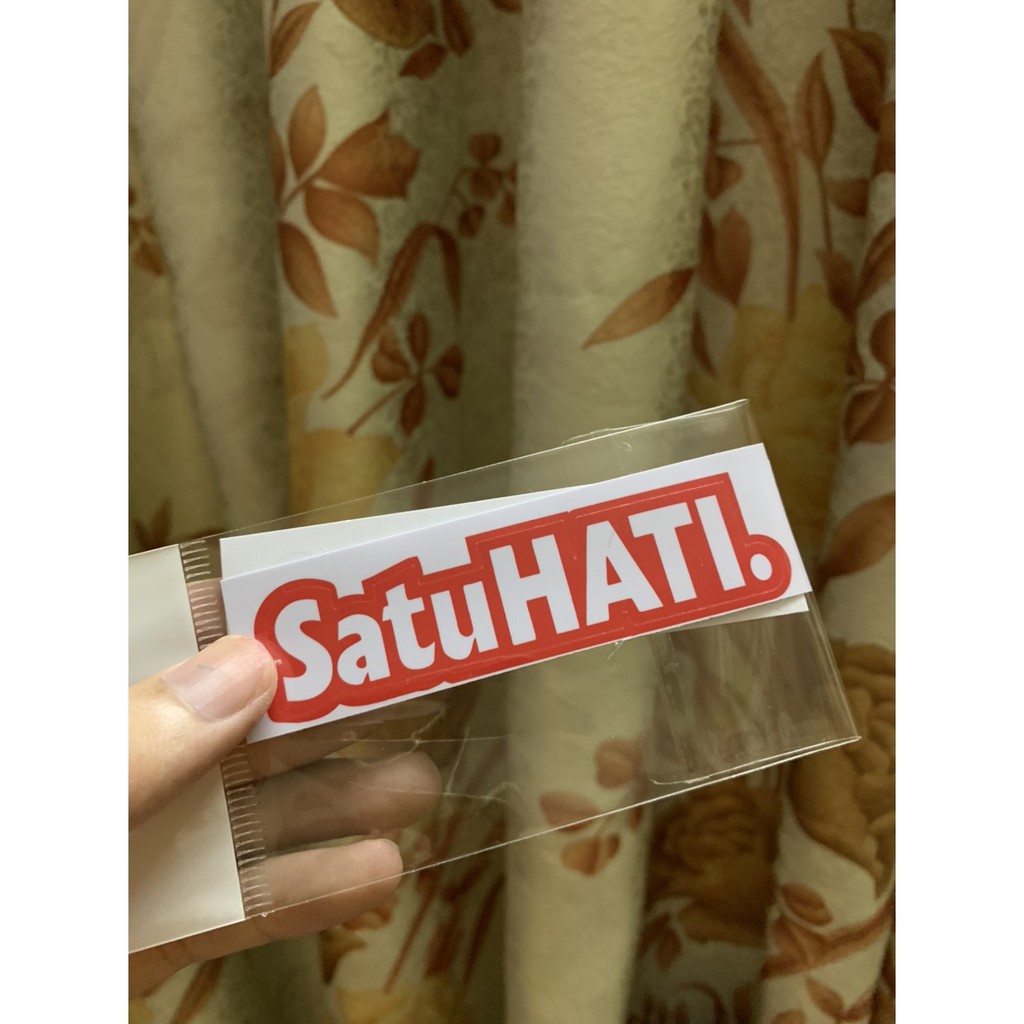 Tem con dán xe ONEHEART