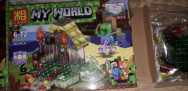 Lắp ráp 1 hộp Minecraft MyWord 93026 có từ 100 chi tiết bằng nhựa ABS