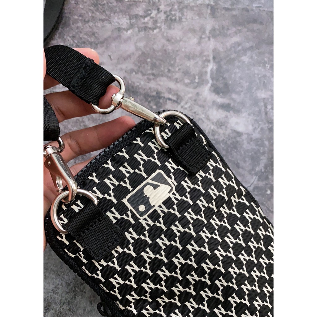 (HÀNG XUẤT XỊN) Túi đeo chéo đen B226 M//L//B N//Y MONOGRAM MINI CROSS BAG BLACK Kích thước: 11.5 cm x 2 cm x 18 cm
