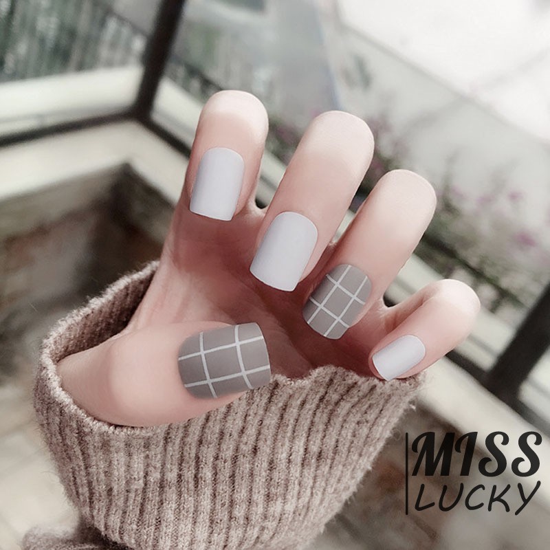 Set 24 móng tay giả đầu tròn sơn nhám màu trắng xám xinh xắn cho nữ