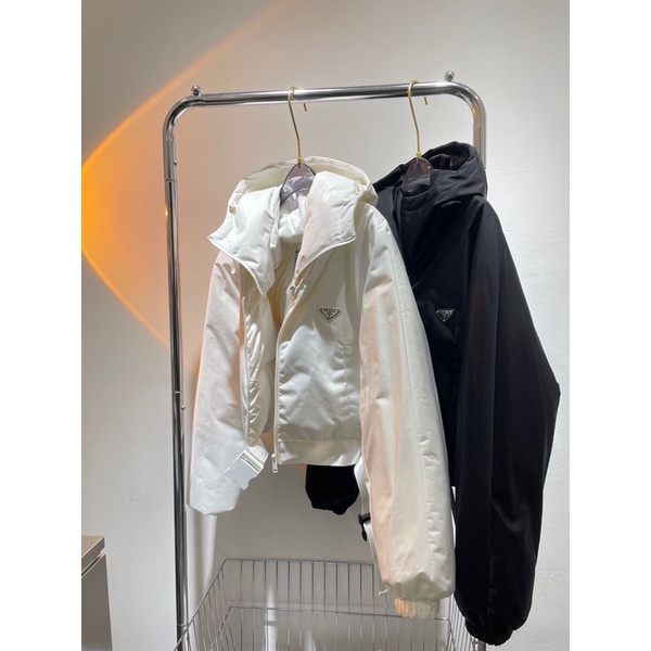 Áo khoác phao nữ dáng ngắn cho nữ thương hiệu Prada cao cấp