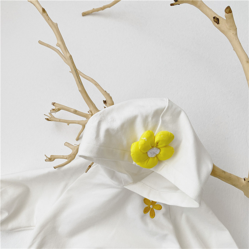 Bộ áo liền quần tay dài họa tiết hoa đáng yêu dành cho trẻ sơ sinh
