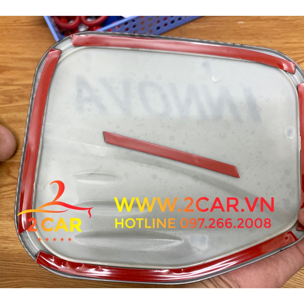 Ốp Nắp Xăng CARBON xe Innova 2017- 2021, 2022, 2023, 2024 vân carbon cao cấp