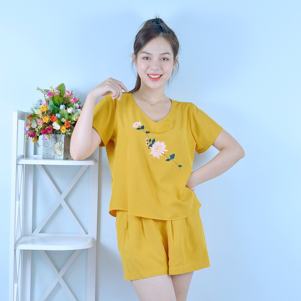 Bộ đồ nữ MÀU VÀNG CỔ TIM IN HOA  - vải lụa cao cấp - Cực Kì Sang Chảnh