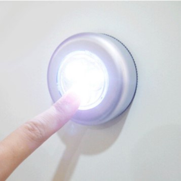Đèn Led 3 Bóng Cảm Ứng Gắn Tường / Xe Hơi / Cắm Trại Sử Dụng Pin