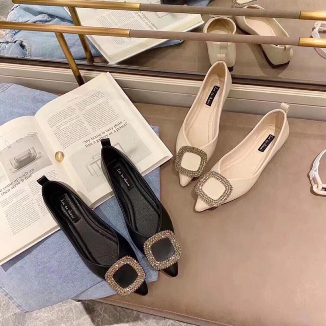 Giày búp bê mũi nhọn nơ đá da mềm đen be