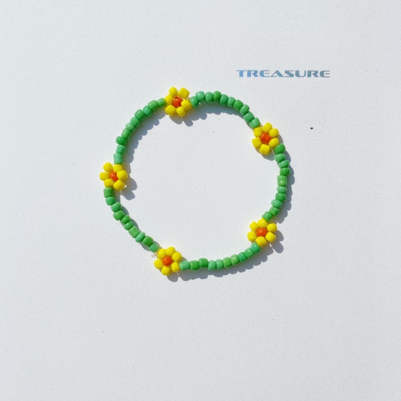 Vòng tay cheap moment với Jihoon (TREASURE) hoa cúc vàng handmade