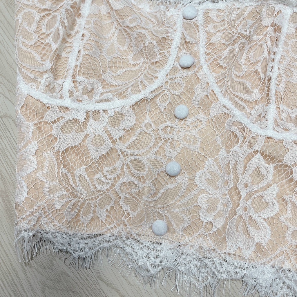 Áo kiểu 2 dây dáng tra viền ren sexy trước hàng nút bọc sau dây kéo xinh