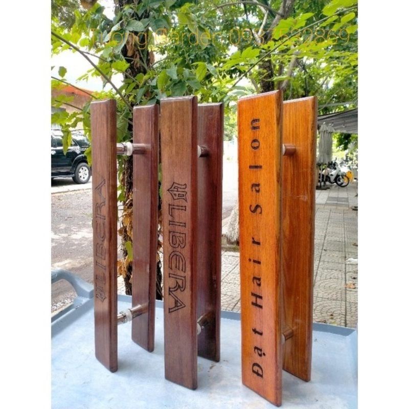 Tay nắm gỗ cửa kính cường lực