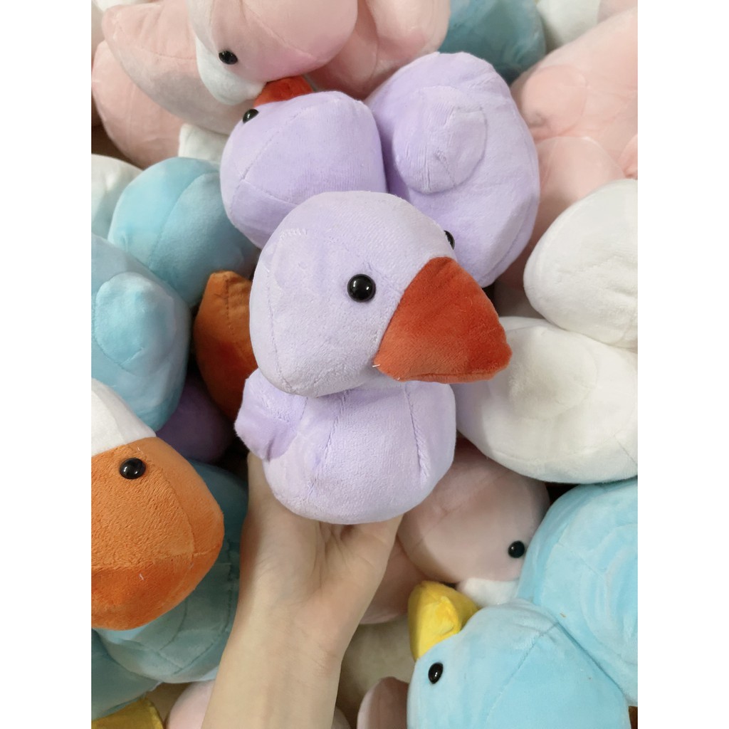 Thú Nhồi Bông Hình Chú Vịt Con Đáng Yêu 20cm