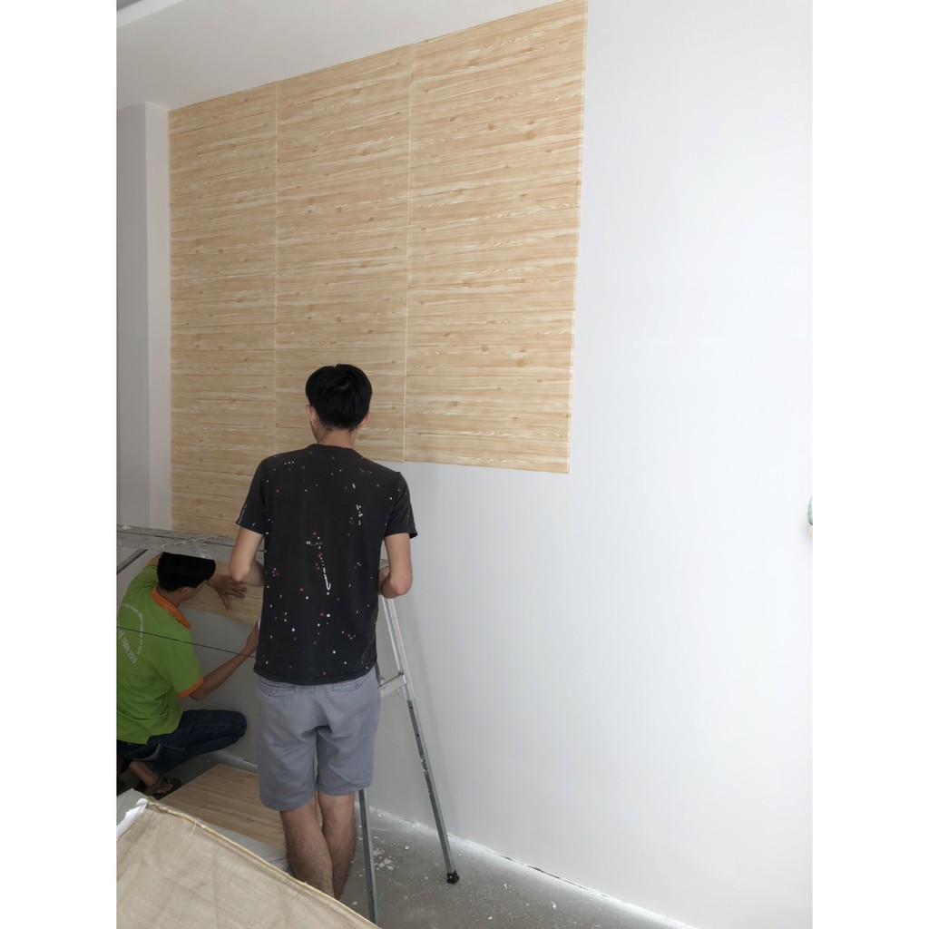 Xốp dán tường giả gỗ 3D kt 70 x70cm vàng nhạt sang trọng