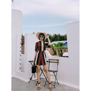 Jumpsuit sọc khoe lưng