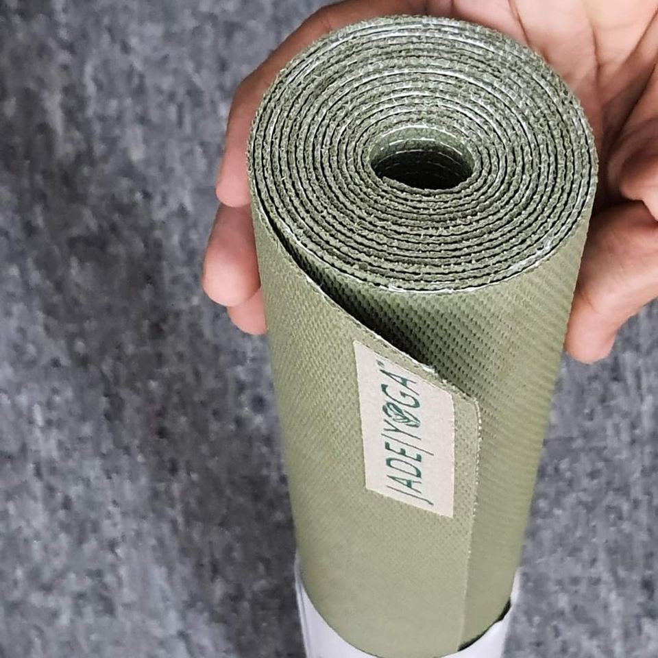 Thảm tập yoga Jade Voyager siêu nhẹ siêu mỏng chất liệu cao su thiên nhiên thích hợp gấp gọn đi du lịch độ dày 1.5mm