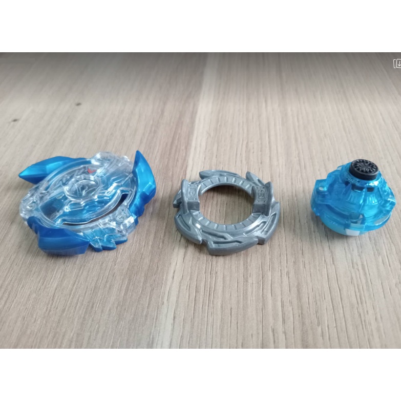 Con quay Beyblade Burst B-34 đã qua sử dụng dành cho trẻ nhỏ