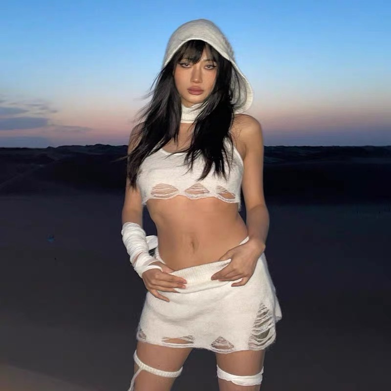 Set len rách trắng áo croptop mũ trùm đầu + chân váy ngắn ôm cá tính gợi cảm Sisjuly