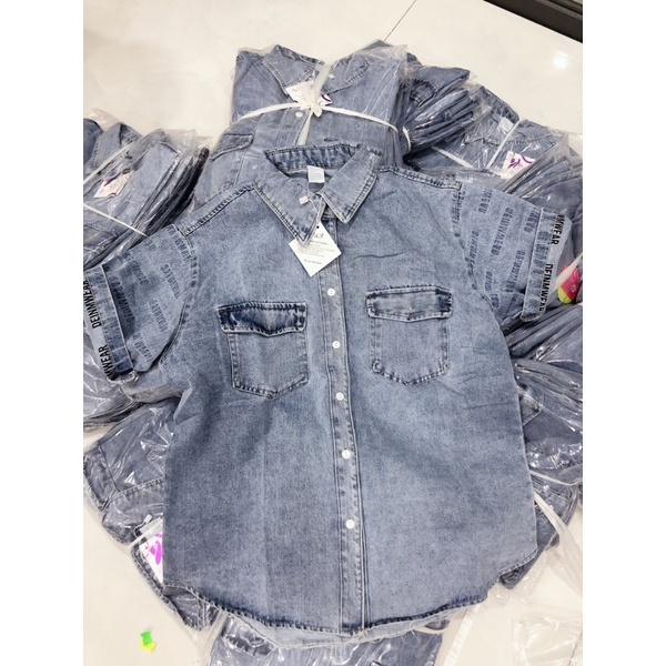 Áo sơ mi jean có túi tay ngắn in chữ!