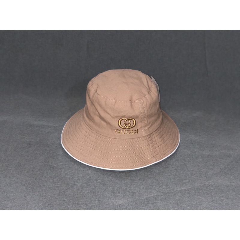 Mũ vành nữ viền trắng logo thêu nổi G C