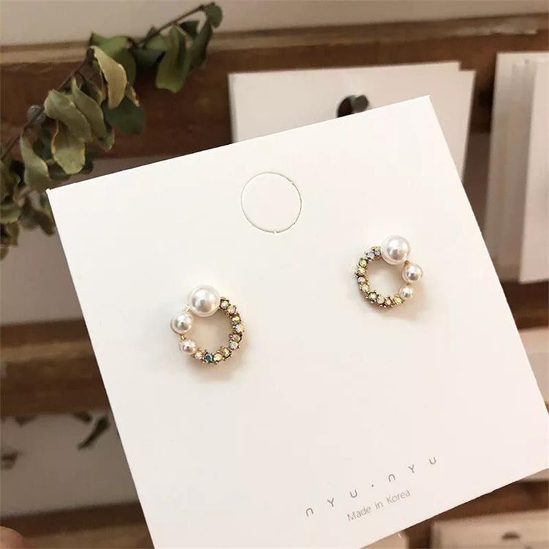 Bông tai tròn nhỏ đính đá tinh tế lấp lánh và gắn hạt châu MS249