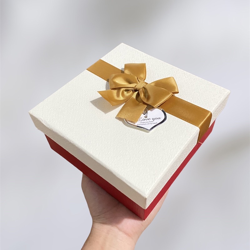 Hộp quà hình vuông loại 15cmx15cm cao 7,5cm