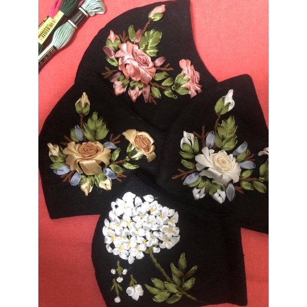 Khẩu trang thêu handmade