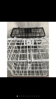 RỔ XE ĐIỆN ĐEN VÀ TRẮNG CÓ NẮP