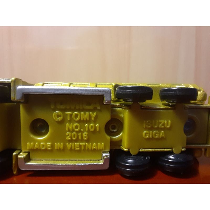 Xe mô hình Tomica Isuzu Giga Dump Truck - No.101 - không hộp