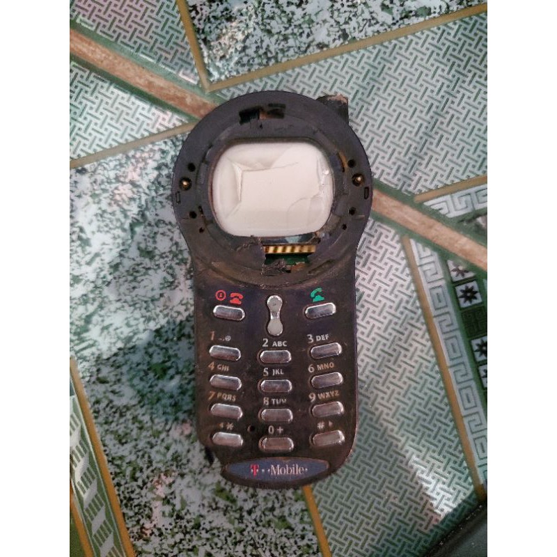 xác điện thoại motorola v70 cổ độc lạ