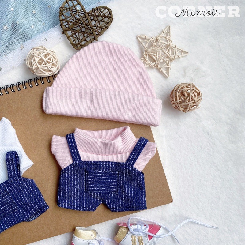 Outfit Doll 15cm &amp; 20cm - Yếm jeans sọc &amp; Áo len cổ lọ / tủ đồ Memoir