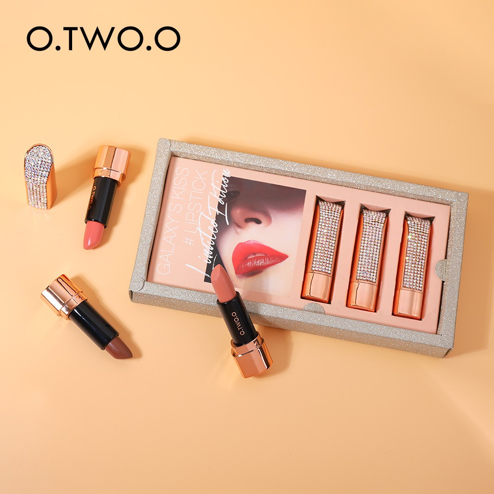 Set 3 son môi O.TWO.O màu lì lâu trôi không thấm nước thời trang 130g | BigBuy360 - bigbuy360.vn