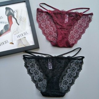 CODE : QR55  Quần lót ren với thiết kê dây ôm hông lạ mắt, tạo nên vẻ quyến rũ sexy cho người mặc. Quân flost ren nhà Ca