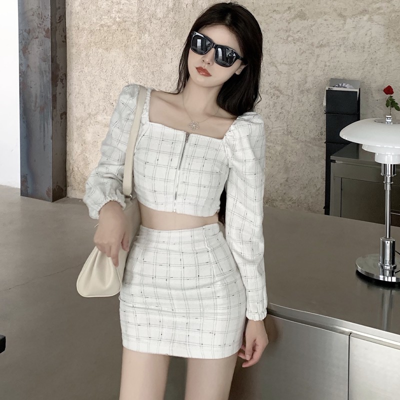 Đầm nữ dáng ôm tay dài cổ vuông Emilyshop