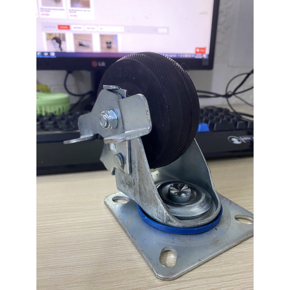 Bánh xe cao su chịu lực đường kính 100mm, xoay 360 độ và có khóa