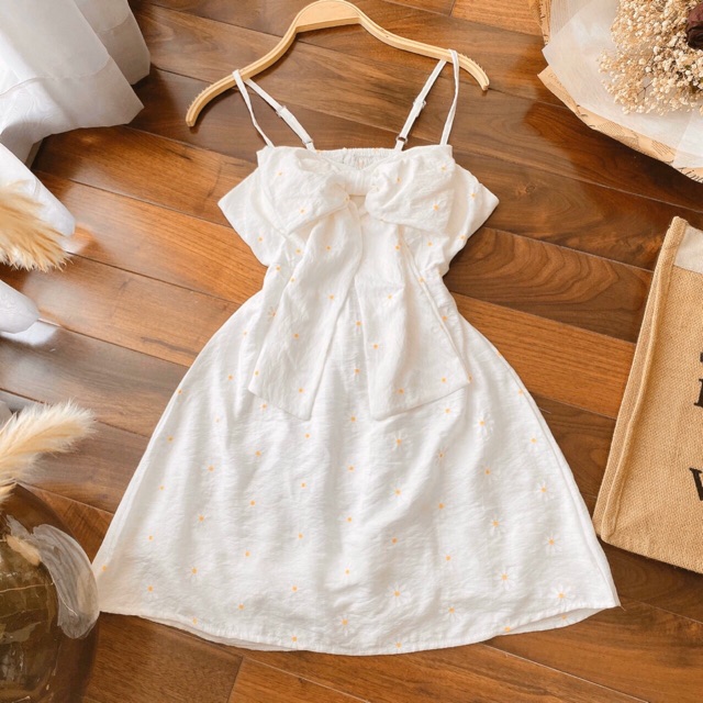 Đầm nơ hoa cúc cutout lưng