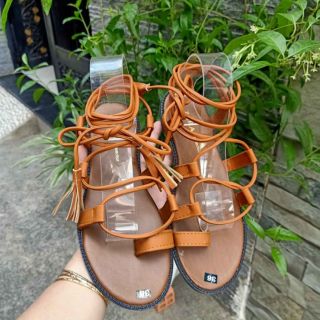 Dép Sandal Boho Cột Dây Chiến Binh Tua Rua