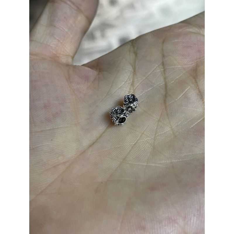 Charm chặn hoa vuông bạc Thái S925
