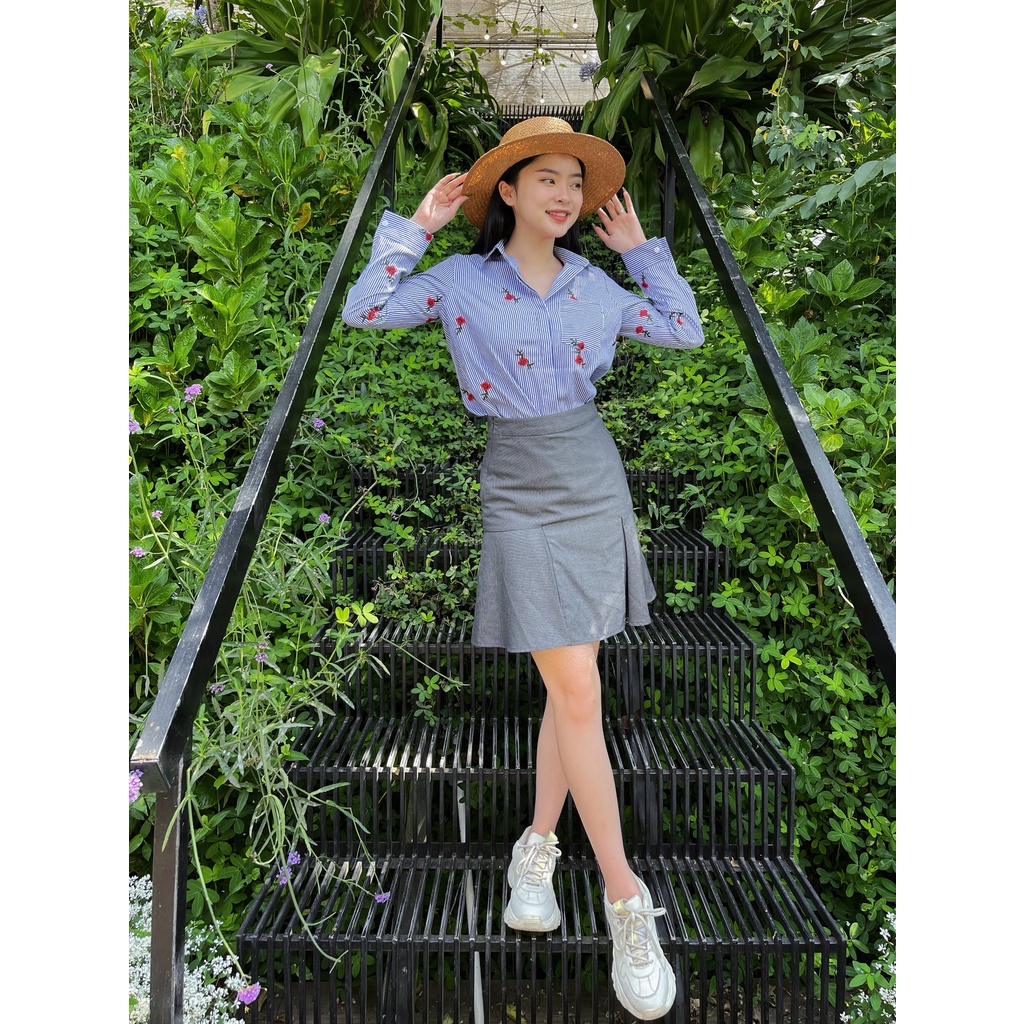 MINX - Áo Flower Embroi Strip Shirt