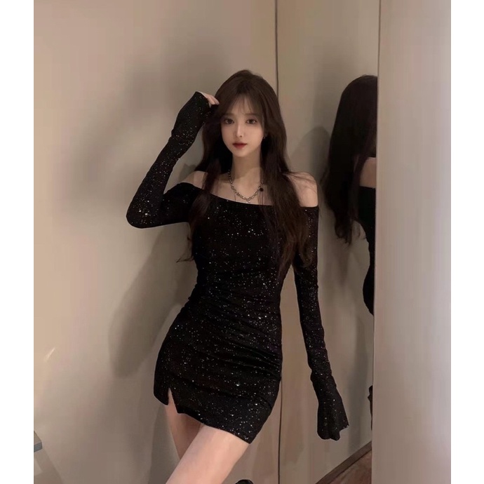 Đầm body xẻ tà ngang hở vai, tay dài sexy ánh sao