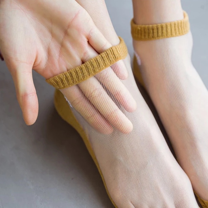 1 Đôi Vớ Trong Suốt Vải Lụa Mỏng Cổ Thấp In Hình Hoa Cúc Nhỏ Dễ Phối Đồ