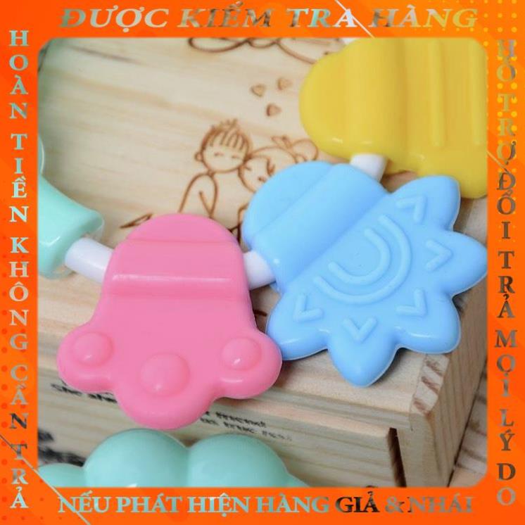 Gặm nướu Silicon dạng tròn kết hợp xúc xắc cho bé fhamle