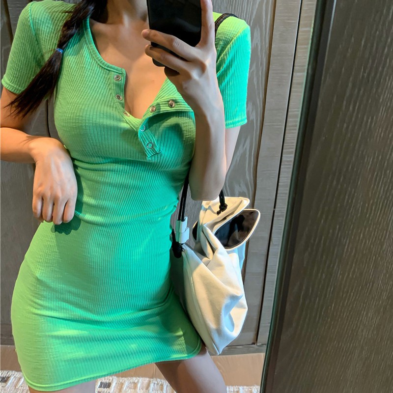 Đầm Tay Ngắn Cổ Tròn Phối Nút Gài Thiết Kế Màu Trơn Thanh Lịch