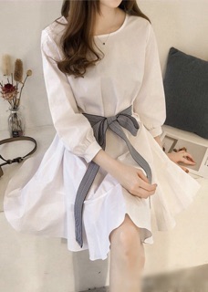 Đầm trắng đuôi cá phối dây sọc