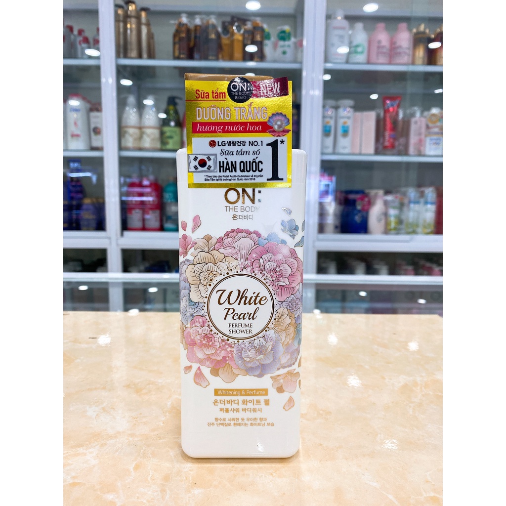 Sữa Tắm Trắng Da Hương Nước Hoa On The Body White Pearl Perfume Shower Hàn Quốc 500ml