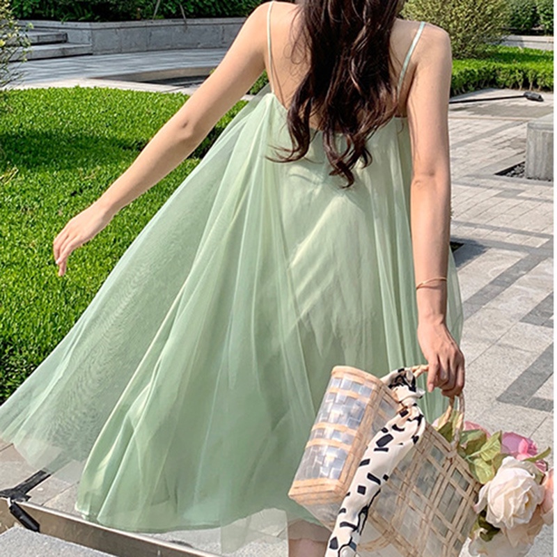 Đầm hai dây IELGY cổ chữ v dáng rộng màu xanh lá thời trang cho nữ