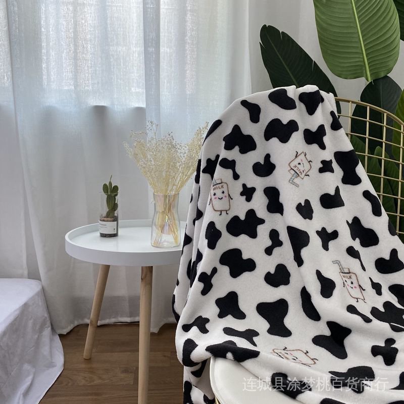 Chăn Flannel Họa Tiết Bò Sữa Hoạt Hình Đáng Yêu