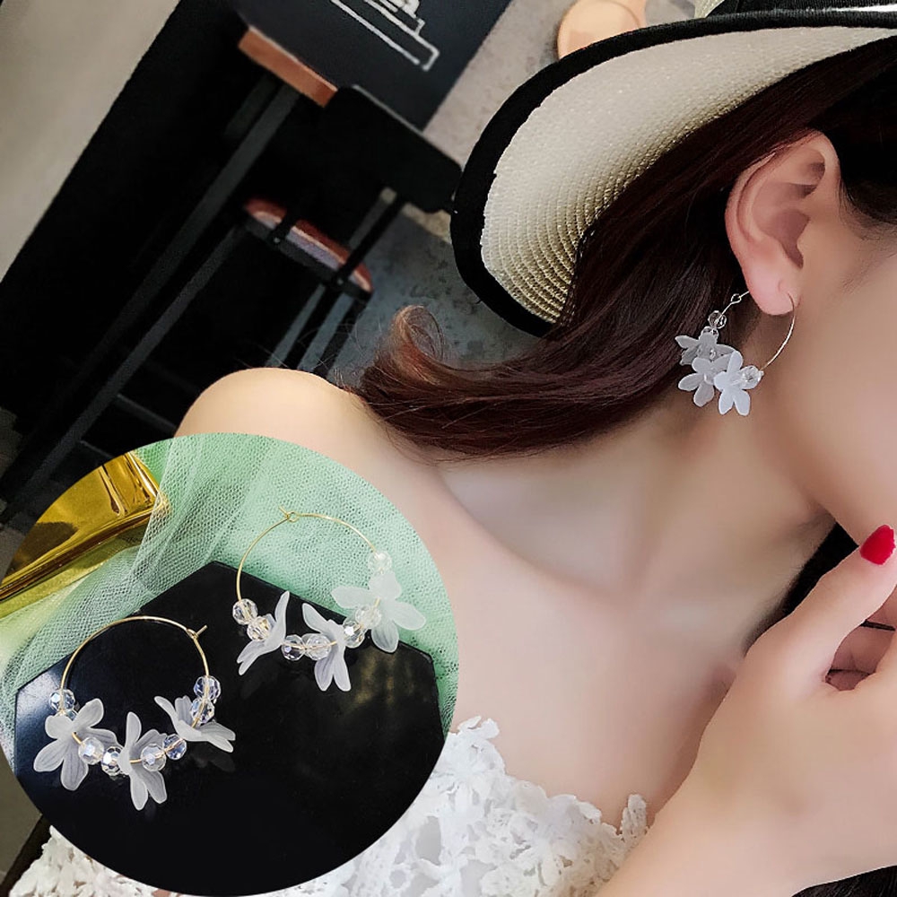 Khuyên tai tròn họa tiết cách điệu