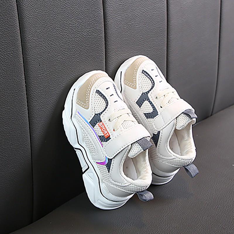 Giày thể thao xinh xắn dành cho bé