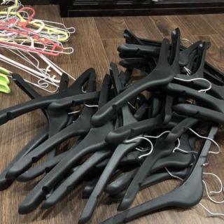 MÓC ÁO NHỰA NỮ VAI TO - mắc treo quần áo cho shop thời trang dạng bản to có rãnh chống tuột, vai 38cm hàng loại 1