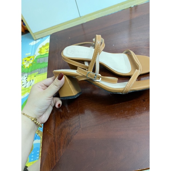 Dép quai gót vuông size 38 PASS