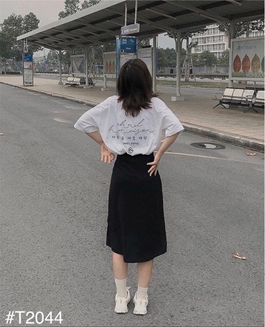 Chân Váy MINI SKIRT phiên bản all black - chân váy xẻ tà bên hông bo chun co giãn sau lưng chân váy | BigBuy360 - bigbuy360.vn