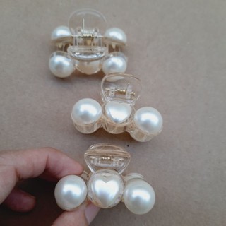 Kẹp nửa tóc đính hạt trái tim (màu trắng)